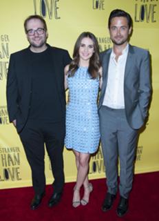 Alison Brie feet photo thumbnail