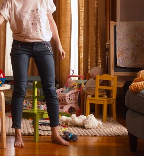Alison Brie feet photo thumbnail