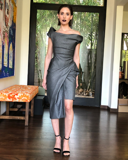 Alison Brie feet photo thumbnail