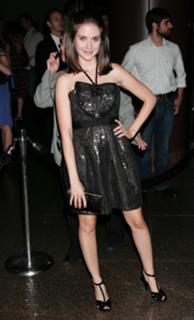 Alison Brie feet photo thumbnail