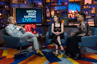 Alison Brie feet photo thumbnail
