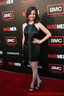 Alison Brie feet photo thumbnail