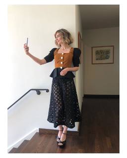 Alison Brie feet photo thumbnail