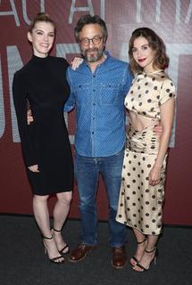 Alison Brie feet photo thumbnail