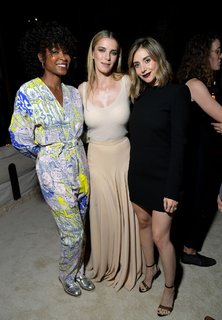 Alison Brie feet photo thumbnail
