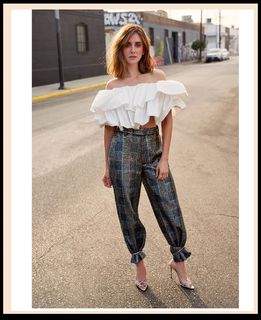 Alison Brie feet photo thumbnail