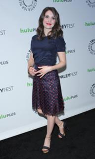 Alison Brie feet photo thumbnail