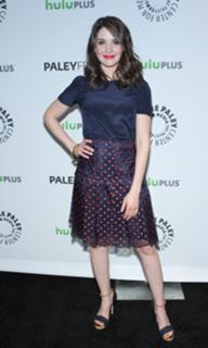 Alison Brie feet photo thumbnail