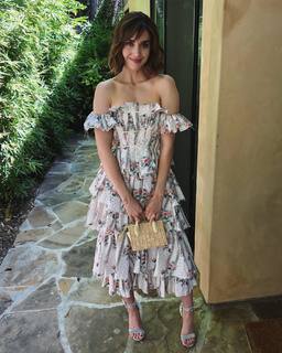 Alison Brie feet photo thumbnail