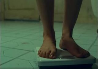 Alison Brie feet photo thumbnail