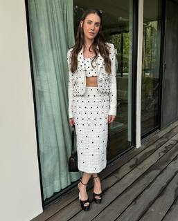 Alison Brie feet photo thumbnail