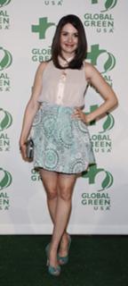 Alison Brie feet photo thumbnail