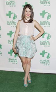 Alison Brie feet photo thumbnail