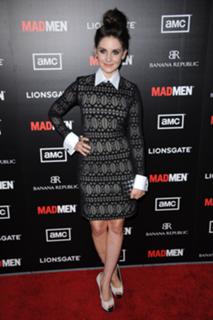Alison Brie feet photo thumbnail