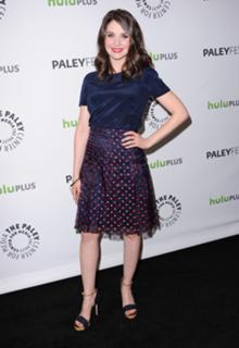 Alison Brie feet photo thumbnail