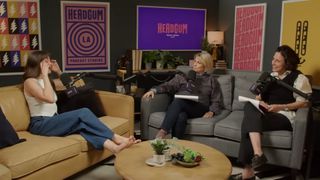 Alison Brie feet photo thumbnail