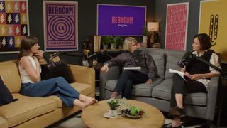 Alison Brie feet photo thumbnail