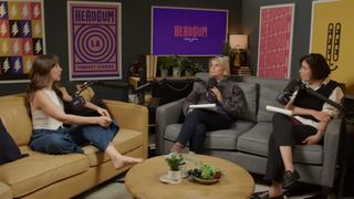 Alison Brie feet photo thumbnail