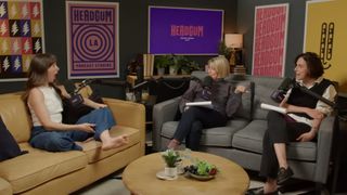 Alison Brie feet photo thumbnail