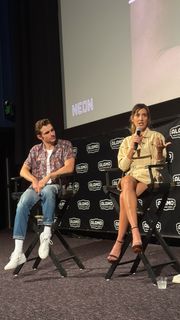 Alison Brie feet photo thumbnail