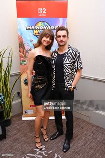 Alison Brie feet photo thumbnail