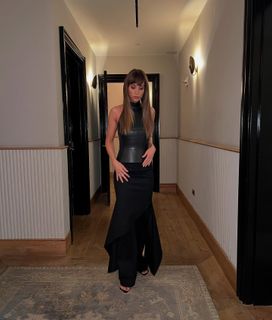 Alison Brie feet photo thumbnail