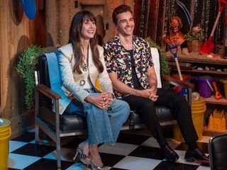 Alison Brie feet photo thumbnail