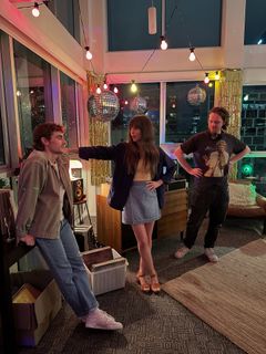 Alison Brie feet photo thumbnail