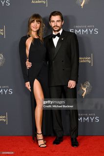 Alison Brie feet photo thumbnail