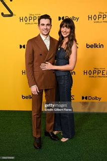 Alison Brie feet photo 6