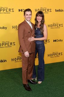 Alison Brie feet photo 4