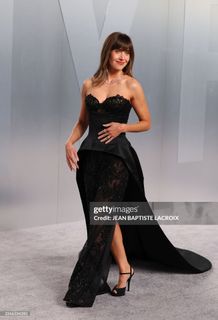 Alison Brie feet photo 15