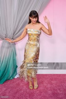 Alison Brie feet photo 11