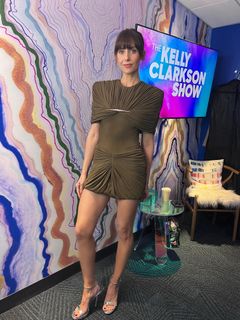 Alison Brie feet photo 10