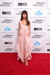 Alison Brie feet photo 7