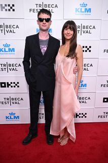 Alison Brie feet photo 3