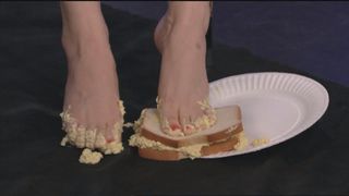 Alison Brie feet photo 12