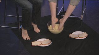 Alison Brie feet photo 10