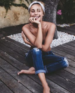 Alison Cossenet feet photo 3