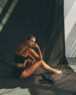 Alison Cossenet feet photo 13