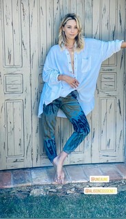 Alison Cossenet feet photo 7