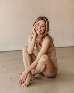 Alison Cossenet feet photo 5