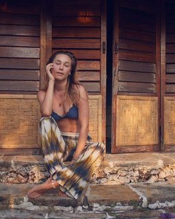 Alison Cossenet feet photo 18