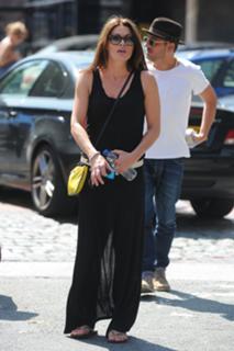 Alison King feet photo thumbnail
