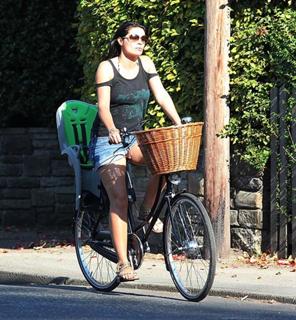 Alison King feet photo thumbnail