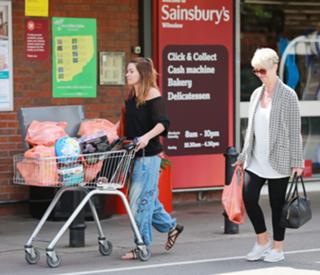 Alison King feet photo thumbnail