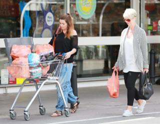 Alison King feet photo thumbnail