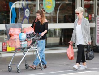 Alison King feet photo thumbnail