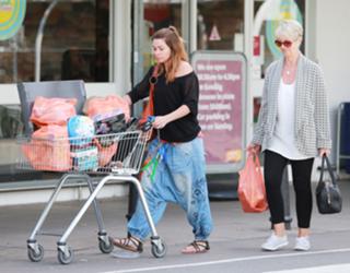 Alison King feet photo thumbnail