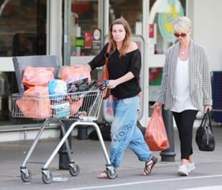 Alison King feet photo thumbnail